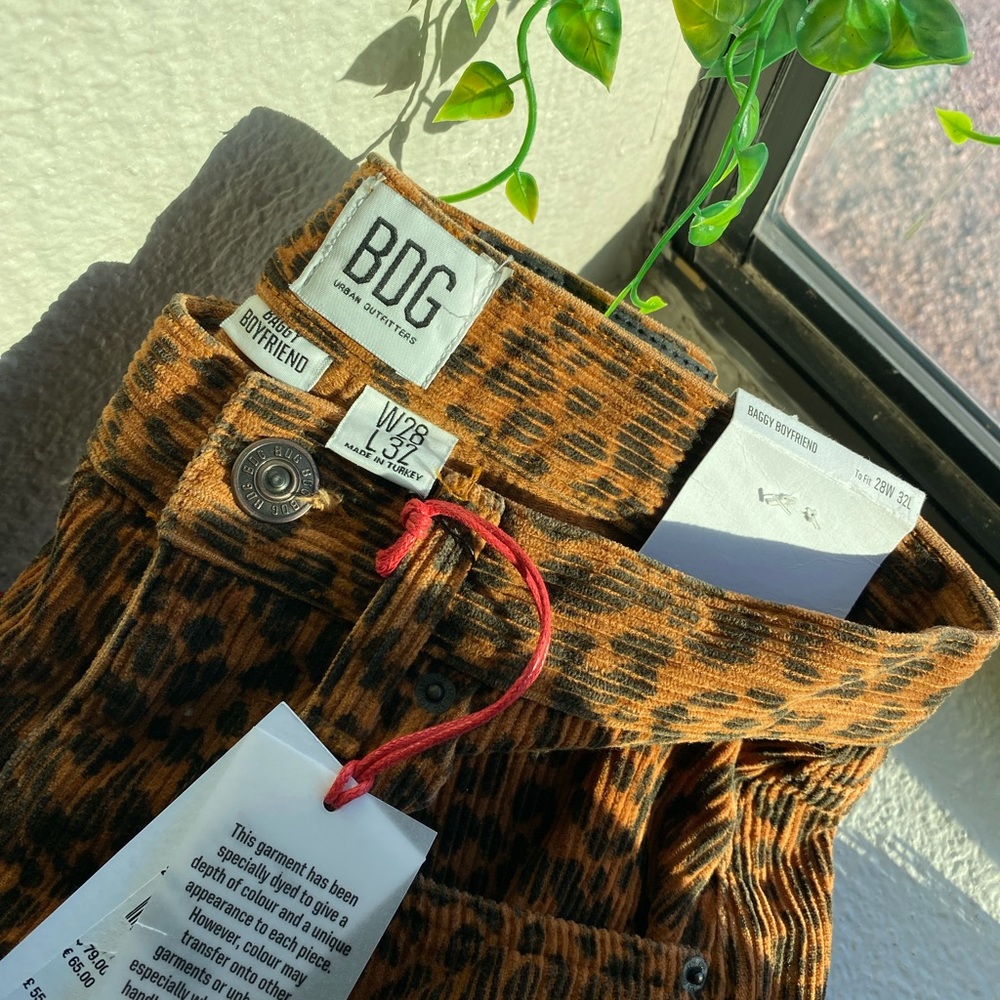 BDG Urban Outfitters Leopard Corduroy Baggy Boyfriend Jeans SIZE: W28 L32 - Picture 7 of 11